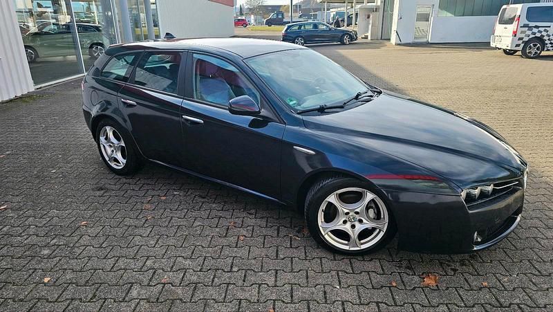 Schwarz Gebraucht 2010 Alfa Romeo 159 Kombi | 5.500 € (Etwas zu teuer) - Bild 1/4