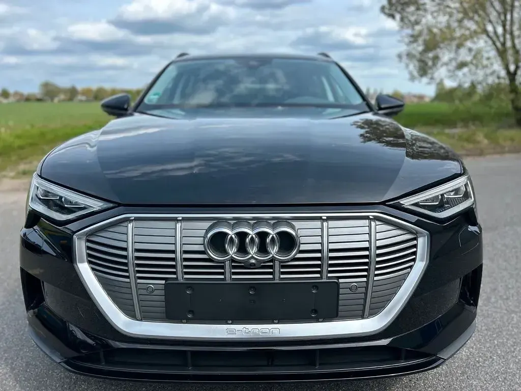 Używany Audi e-tron 230 kW (313 KM) 2022 Czarny SUV
