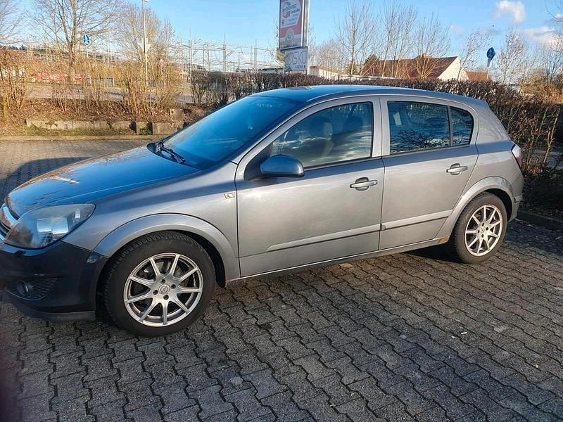 Gebraucht Opel Astra 90 PS (66 kW) 2005 Grau Limousine