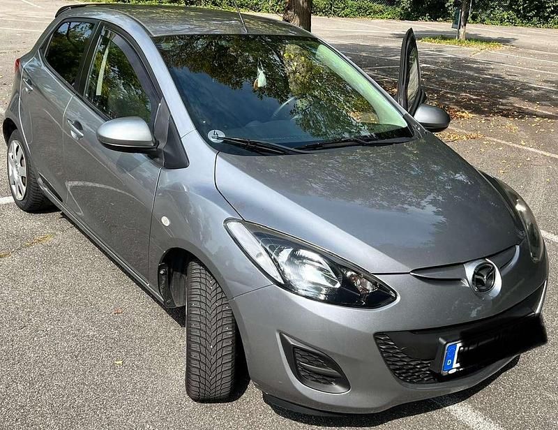 Gebraucht Mazda 2 75 PS (55 kW) 2014 Silber Limousine