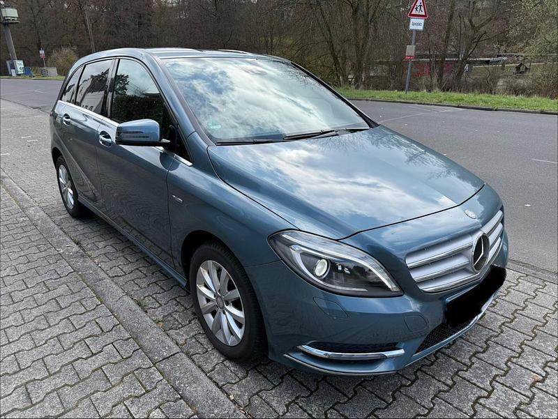 Gebraucht Mercedes B200 156 PS (114 kW) 2012 Blau Van / Kleinbus