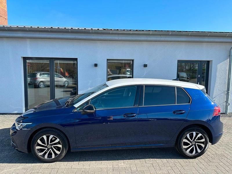 Gebraucht VW Golf VIII Active 150 PS (110 kW) 2022 Blau Limousine