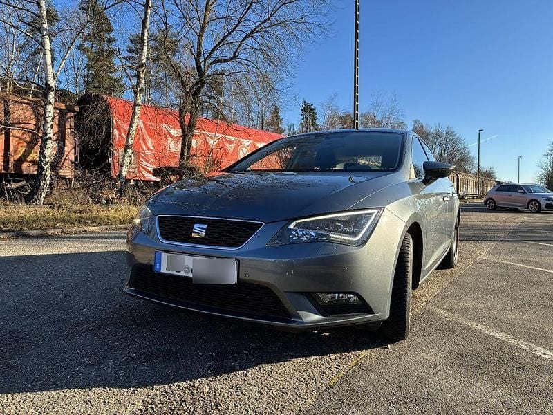 Silber Gebraucht 2014 Seat Leon Style Limousine | 8.999 € (Guter Preis) - Bild 1/4
