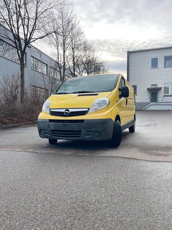 Gelb Gebraucht 2011 Opel Vivaro Van / Kleinbus | 4.999 € (Fairer Preis) - Bild 1/4
