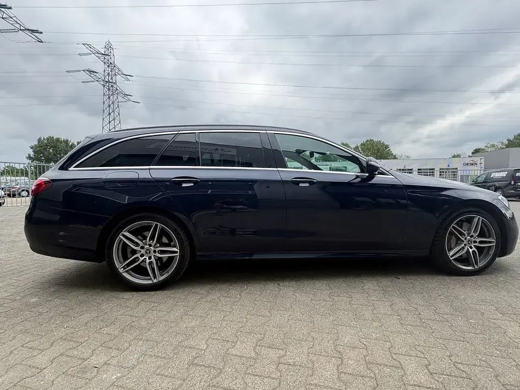 Gebraucht Mercedes E400 AMG 343 PS (252 kW) 2021 Blau Limousine