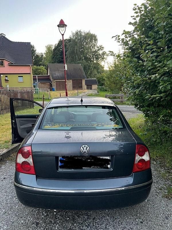 Second-hand VW Passat 150 CP (110 kW) 2001 Negru Berlinǎ