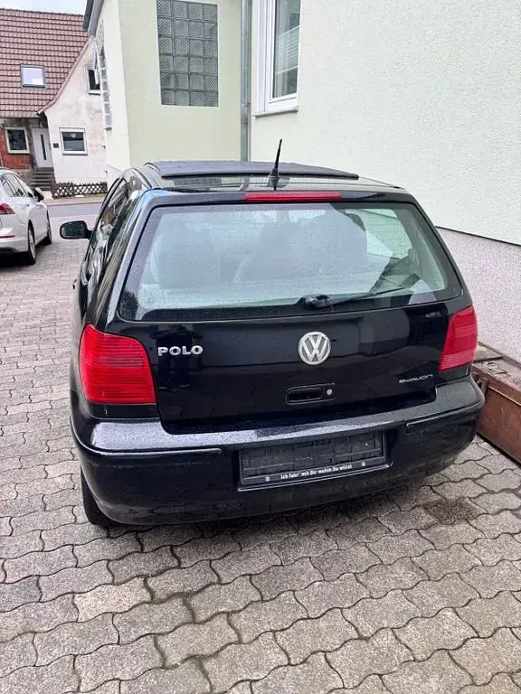 Używany VW Polo Trendline 50 KM (36 kW) 2001 Czarny Sedan/Limuzyna