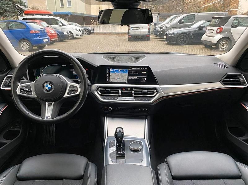 Gebraucht BMW 330e Advantage 184 PS (135 kW) 2020 Grau Kombi