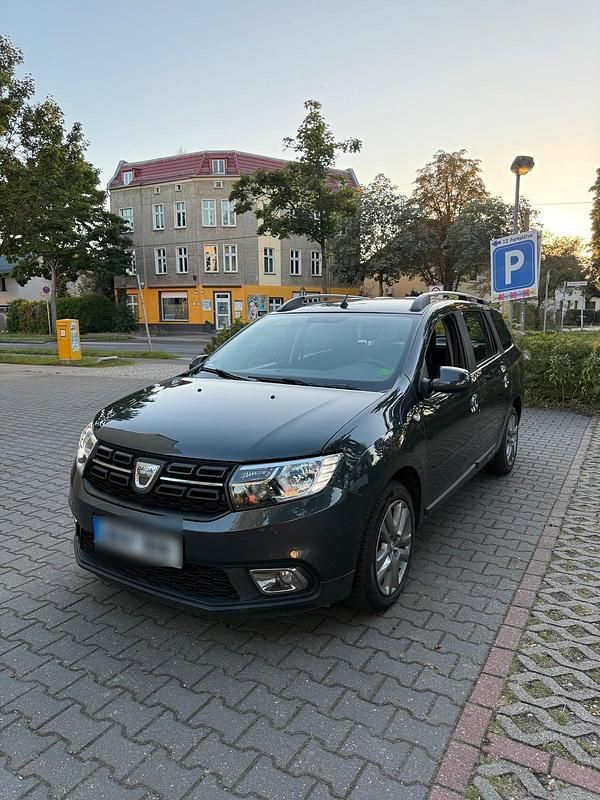 Grau Gebraucht 2019 Dacia Logan Limousine | 4.700 € (Guter Preis) - Bild 1/4