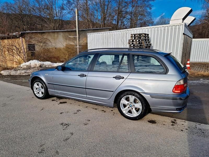 Gebraucht BMW 320 150 PS (110 kW) 2004 Grau Kombi