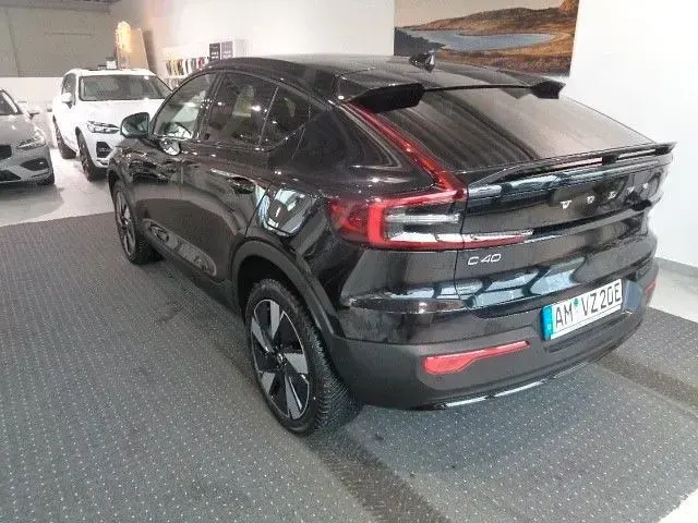 Używany Volvo EC40 Plus 169 kW (231 KM) 2023 Czarny SUV
