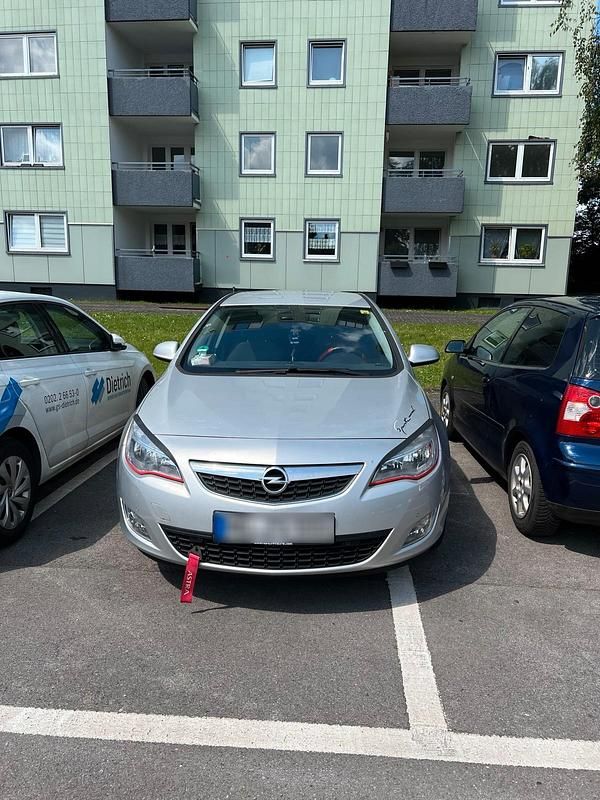 Gebraucht Opel Astra 116 PS (85 kW) 2010 Silber Limousine