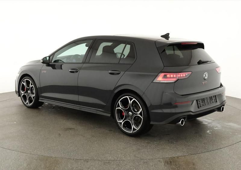 Neu VW Golf VIII GTI 265 PS (194 kW) 2025 Grenadillschwarz metallic Limousine