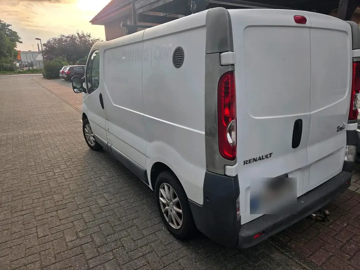 Gebraucht Renault Traffic 90 PS (66 kW) 2011 Weiß Van / Kleinbus
