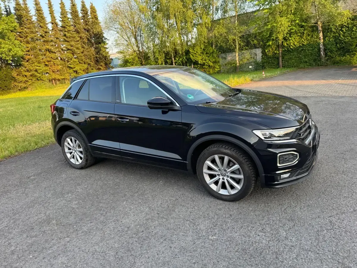 Second-hand VW T-Roc United 150 CP (110 kW) 2020 Negru SUV