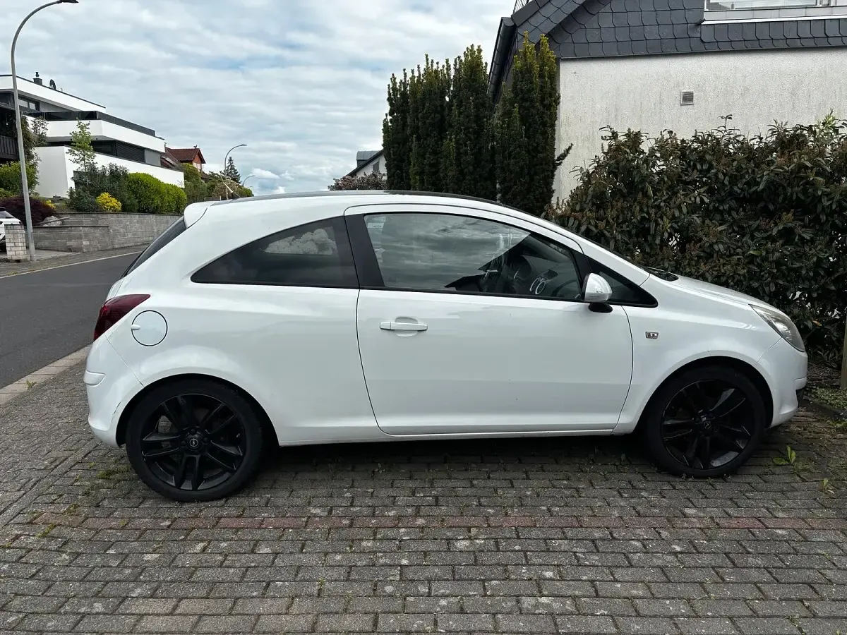 Gebraucht Opel Corsa 90 PS (66 kW) 2009 Weiß Kleinwagen
