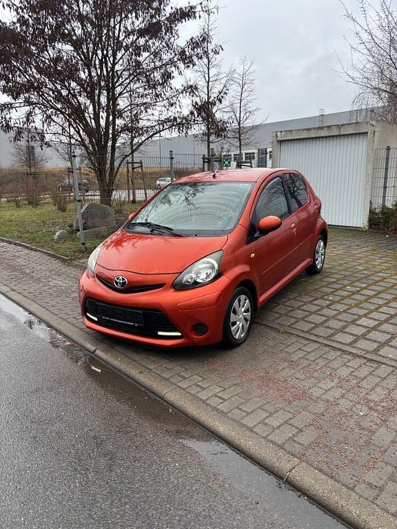 Gebraucht Toyota Aygo 68 PS (50 kW) 2013 Orange Kleinwagen