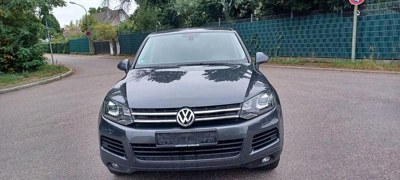 Grau Gebraucht 2013 VW Touareg Terrain Tech SUV | 12.300 € (Fairer Preis) - Bild 1/4