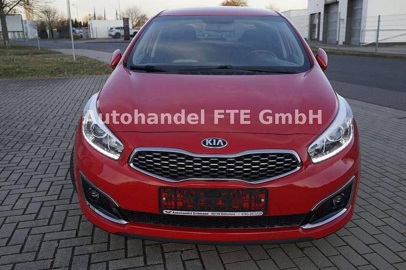 Gebraucht Kia Ceed 135 PS (99 kW) 2018 Rot Kleinwagen