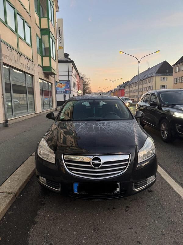 Schwarz Gebraucht 2010 Opel Insignia Limousine | 6.800 € (Fairer Preis) - Bild 1/4