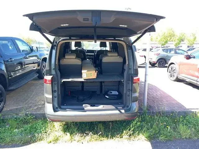 Second-hand VW Multivan Life 218 CP (160 kW) 2022 Gri Monovolum