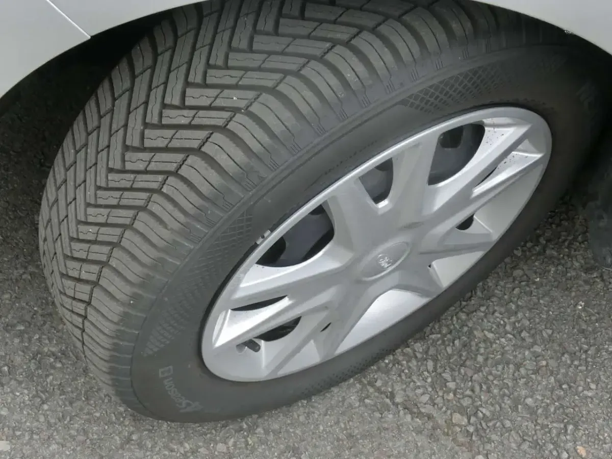 Gebraucht Ford Fiesta Cool & Connect 86 PS (63 kW) 2019 Moondust  silber Kleinwagen