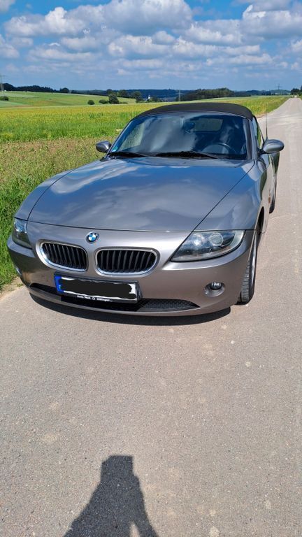 Grau Gebraucht 2005 BMW Z4 Sport Line Cabrio | 8.990 € (Superpreis) - Bild 1/4