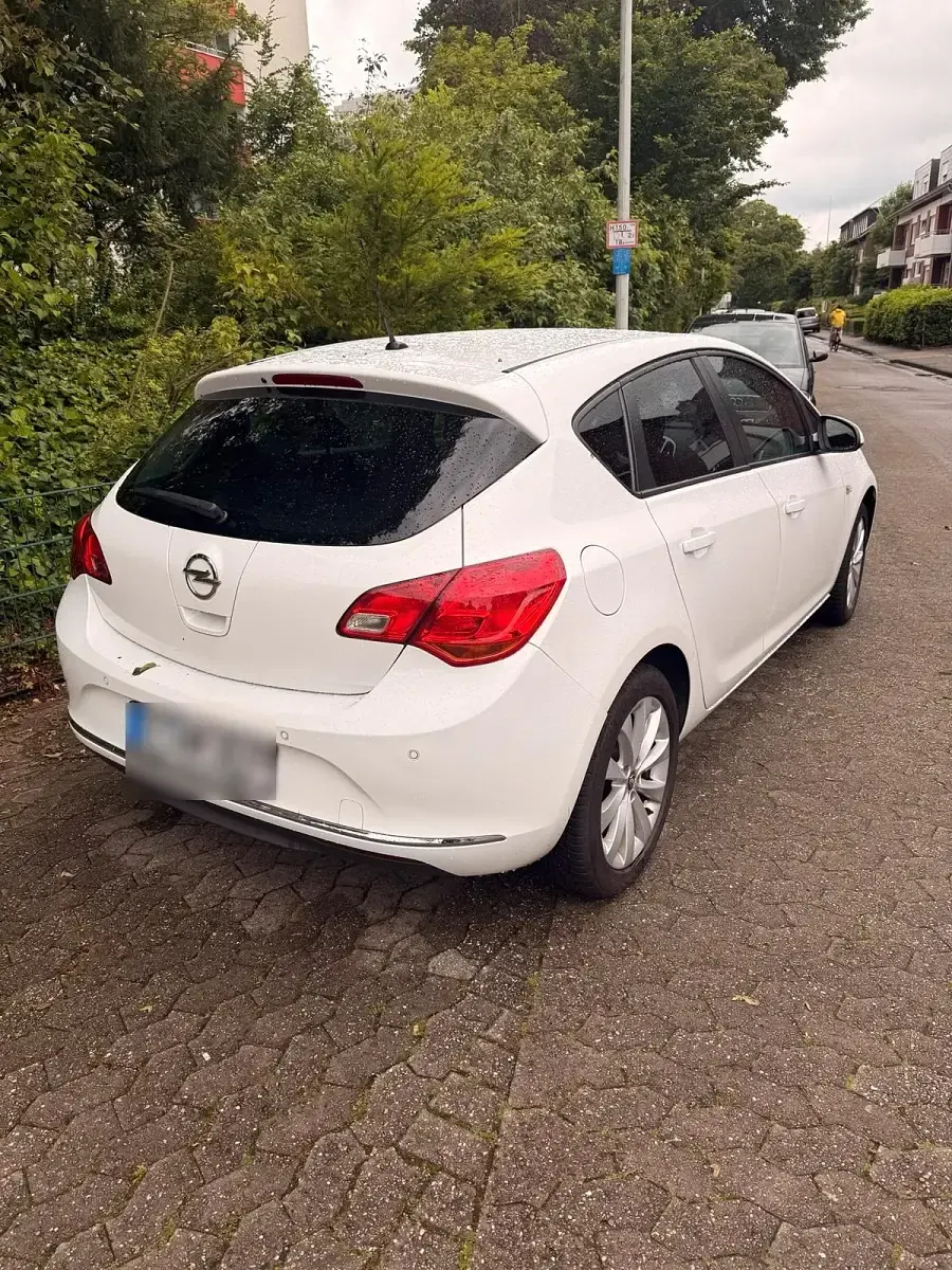 Gebraucht Opel Astra 87 PS (63 kW) 2013 Weiß Limousine