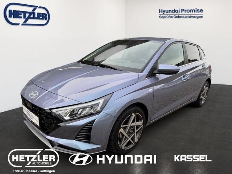 Meta blue / mic Gebraucht 2024 Hyundai i20 Prime Limousine | 23.290 € (Fairer Preis) - Bild 1/4