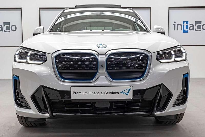 Gebraucht BMW iX3 Impressive 210 kW (286 PS) 2022 Mineralweiss SUV