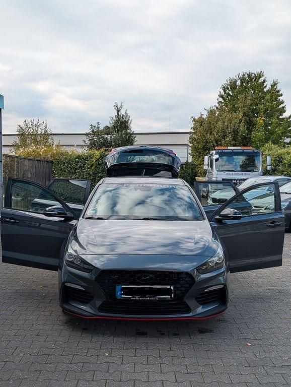 Grau Gebraucht 2018 Hyundai i30 N Performance Limousine | 21.500 € (Guter Preis) - Bild 1/4
