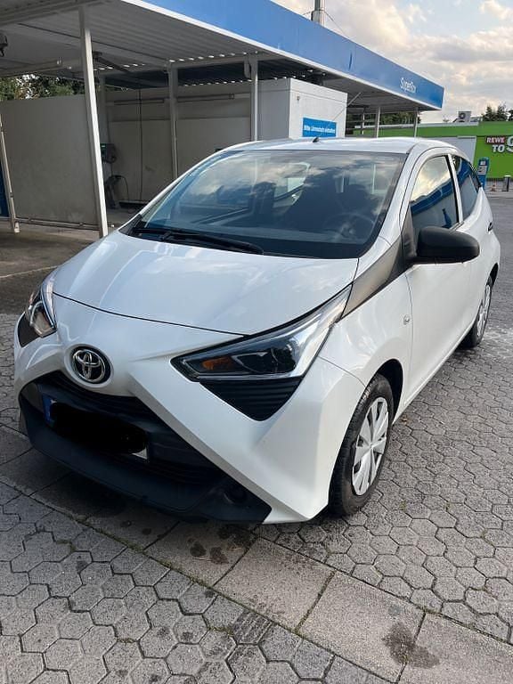 Weiß Gebraucht 2020 Toyota Aygo Kleinwagen | 8.850 € (Guter Preis) - Bild 1/4