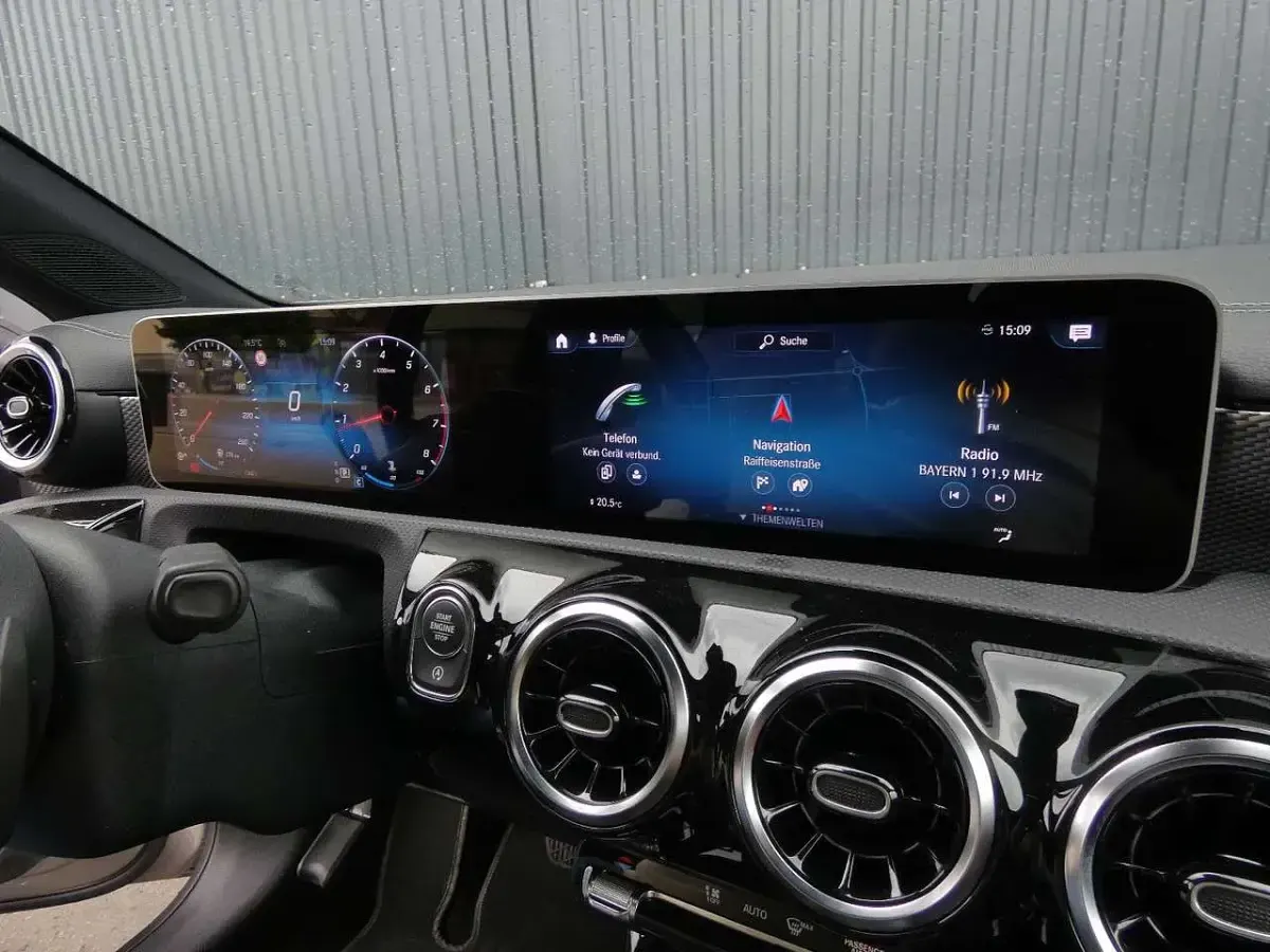 Gebraucht Mercedes CLA180 136 PS (100 kW) 2020 Mojavesilber Limousine