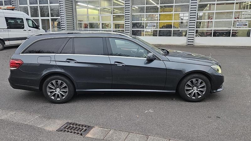 Gebraucht Mercedes E220 170 PS (125 kW) 2013 Grau Kombi