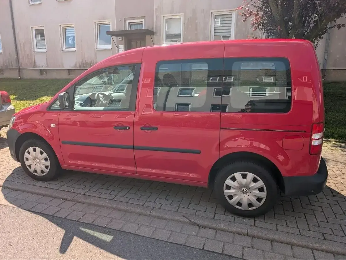 Gebraucht VW Caddy 109 PS (80 kW) 2013 Rot Van / Kleinbus