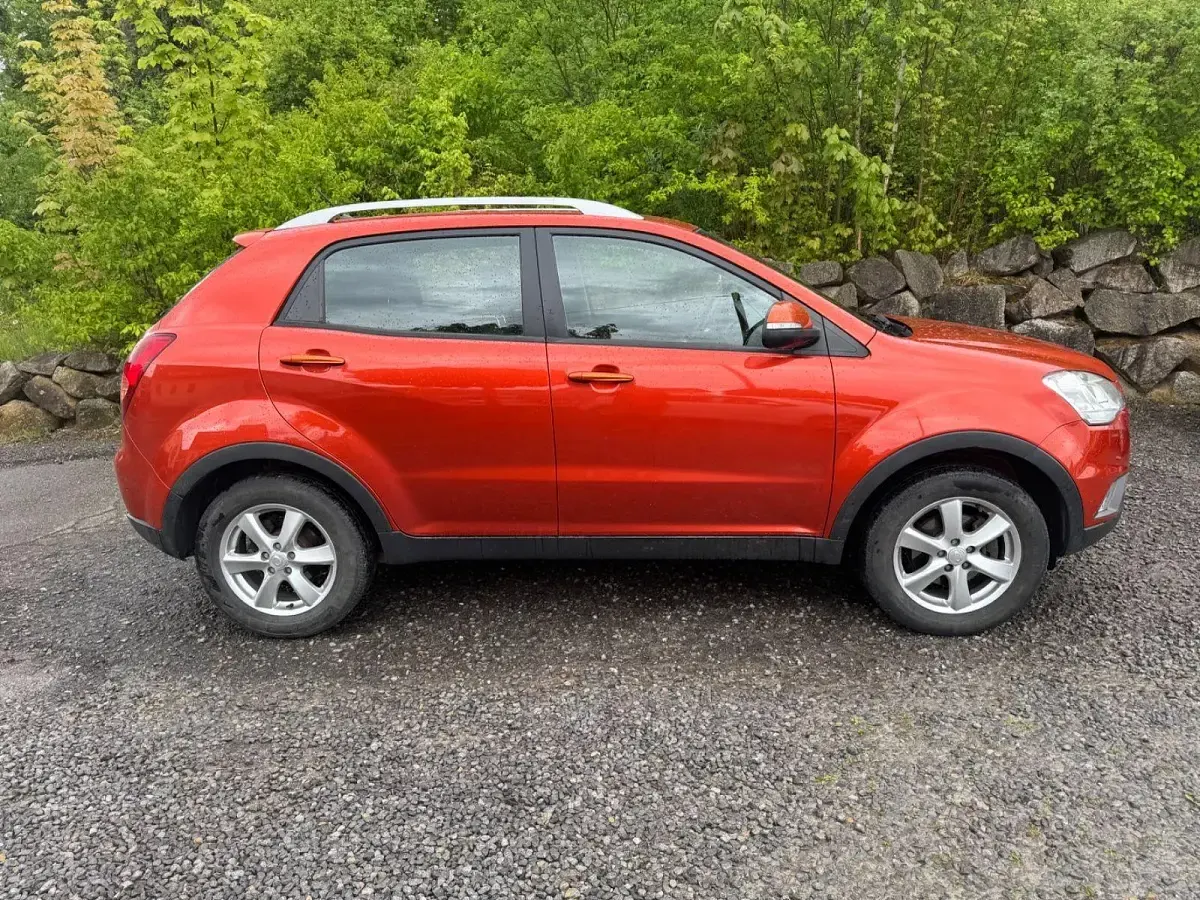 Gebraucht SsangYong Korando Quartz 175 PS (128 kW) 2012 Rot SUV