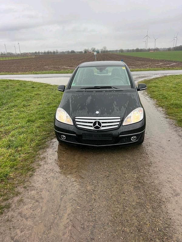 Gebraucht Mercedes A180 109 PS (80 kW) 2011 Schwarz Limousine