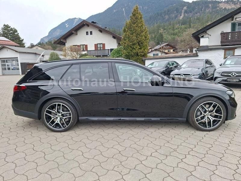 Gebraucht Mercedes E300 197 PS (144 kW) 2026 Schwarz Limousine