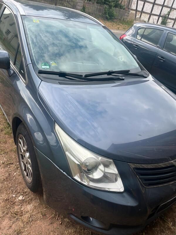 Grau Gebraucht 2011 Toyota Avensis Kombi | 3.900 € (Superpreis) - Bild 1/4