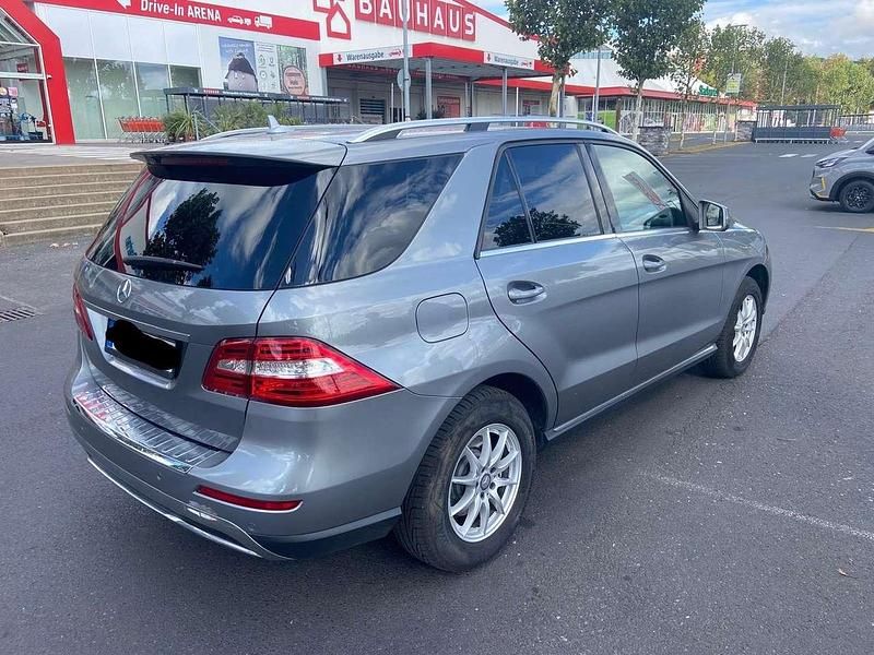 Grau Gebraucht 2012 Mercedes ML350 SUV | 18.000 € (Superpreis) - Bild 1/4