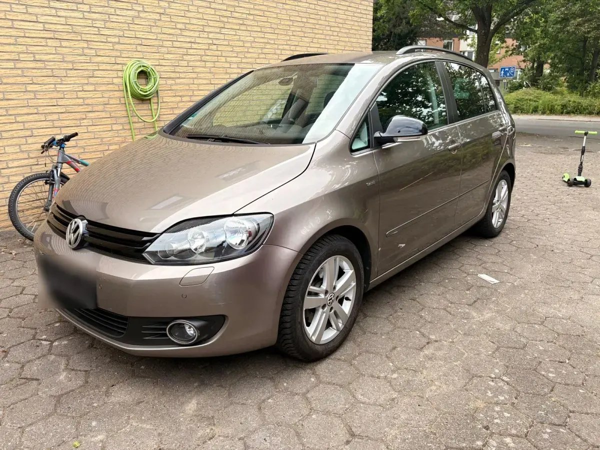 Gebraucht VW Golf Plus Cross 105 PS (77 kW) 2012 Braun Van / Kleinbus