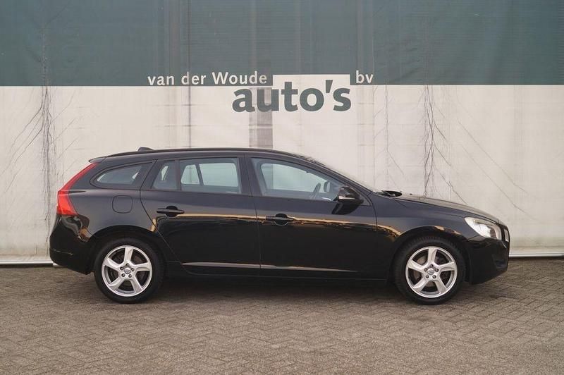Gebraucht Volvo V60 Kinetic 150 PS (110 kW) 2011 Schwarz Kombi
