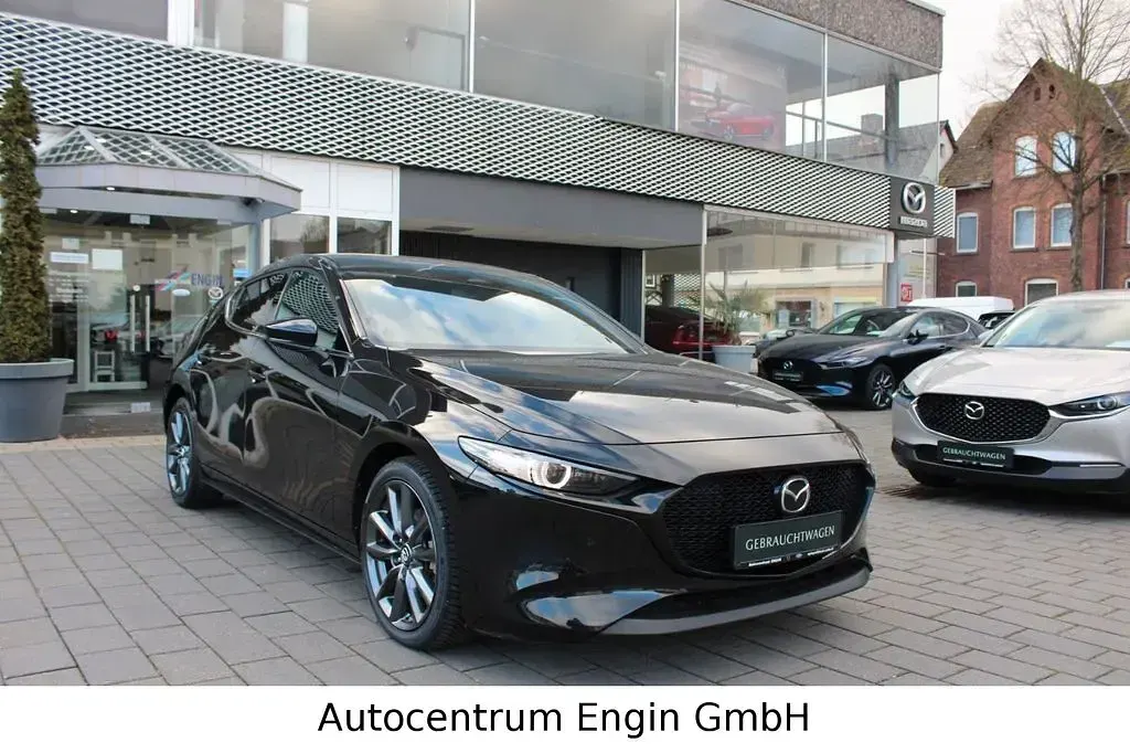 Używany Mazda 3 140 KM (102 kW) 2025 Czarny Sedan/Limuzyna