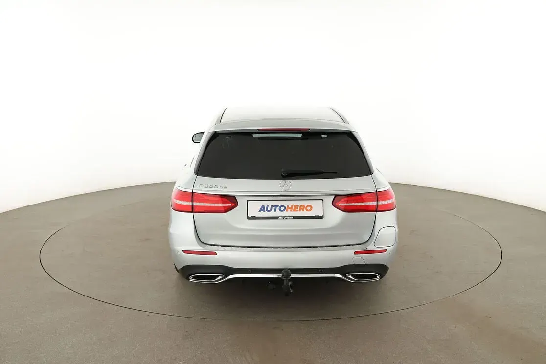 Gebraucht Mercedes E300 AMG line 122 PS (89 kW) 2020 Silber Kombi