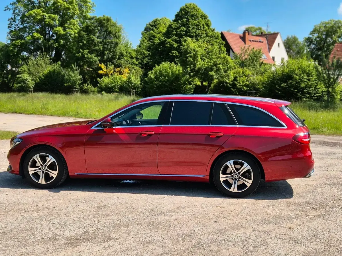 Usado Mercedes E220 194 CV (142 kW) 2017 Rojo Familiar