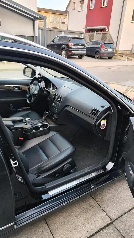 Gebraucht Mercedes C320 224 PS (164 kW) 2008 Schwarz Kombi