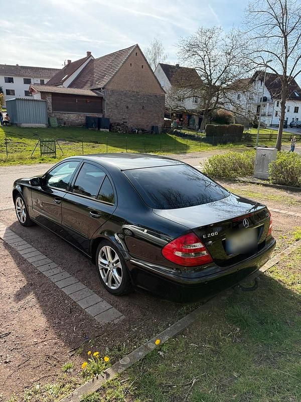 Gebraucht Mercedes E200 122 PS (89 kW) 2004 Schwarz Limousine