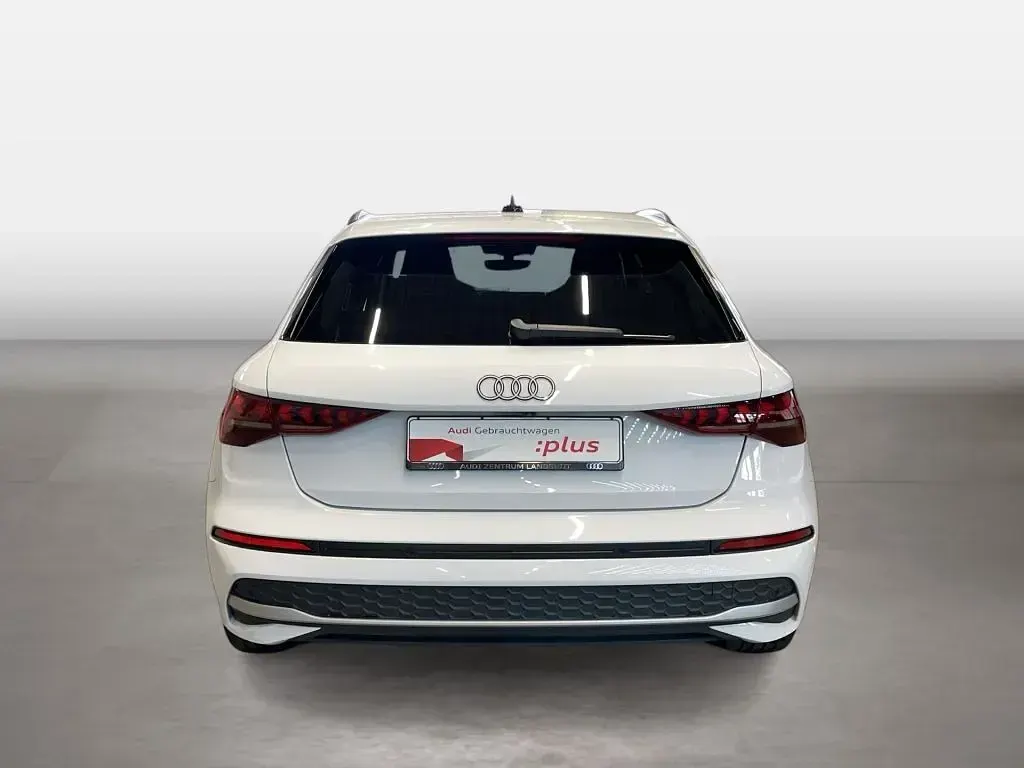 Gebraucht Audi A3 Ambiente 204 PS (150 kW) 2025 Gletscherweiss (metallic) Limousine