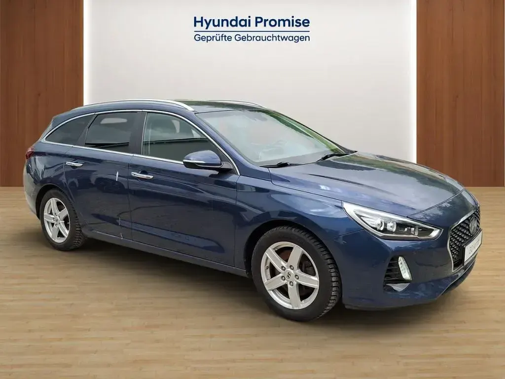 Gebraucht Hyundai i30 Premium 140 PS (102 kW) 2017 Blau Limousine