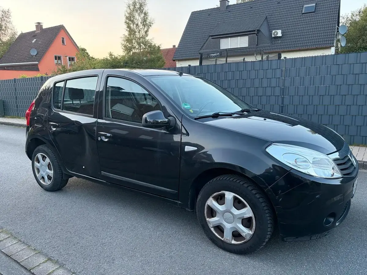 Używany Dacia Sandero 75 KM (55 kW) 2012 Czarny Hatchback